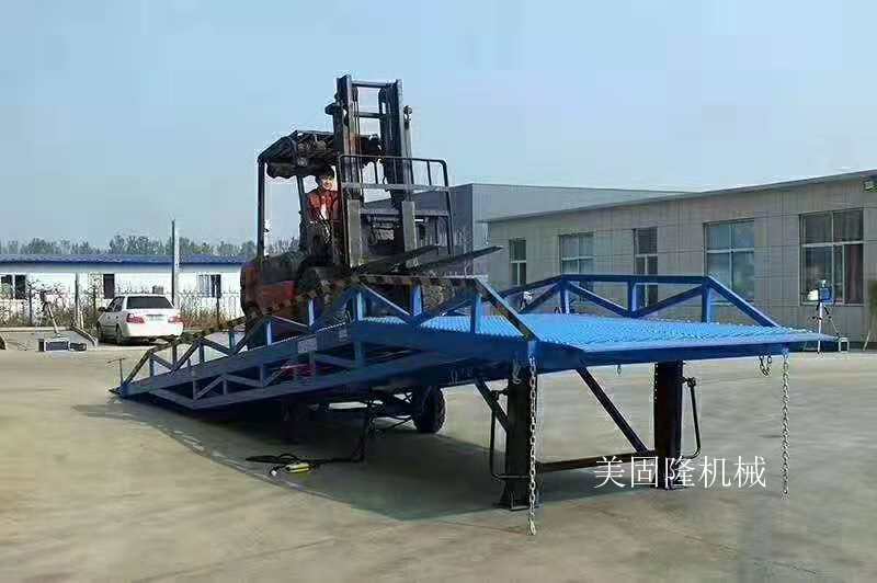 阿勒泰移动式登车桥价格
